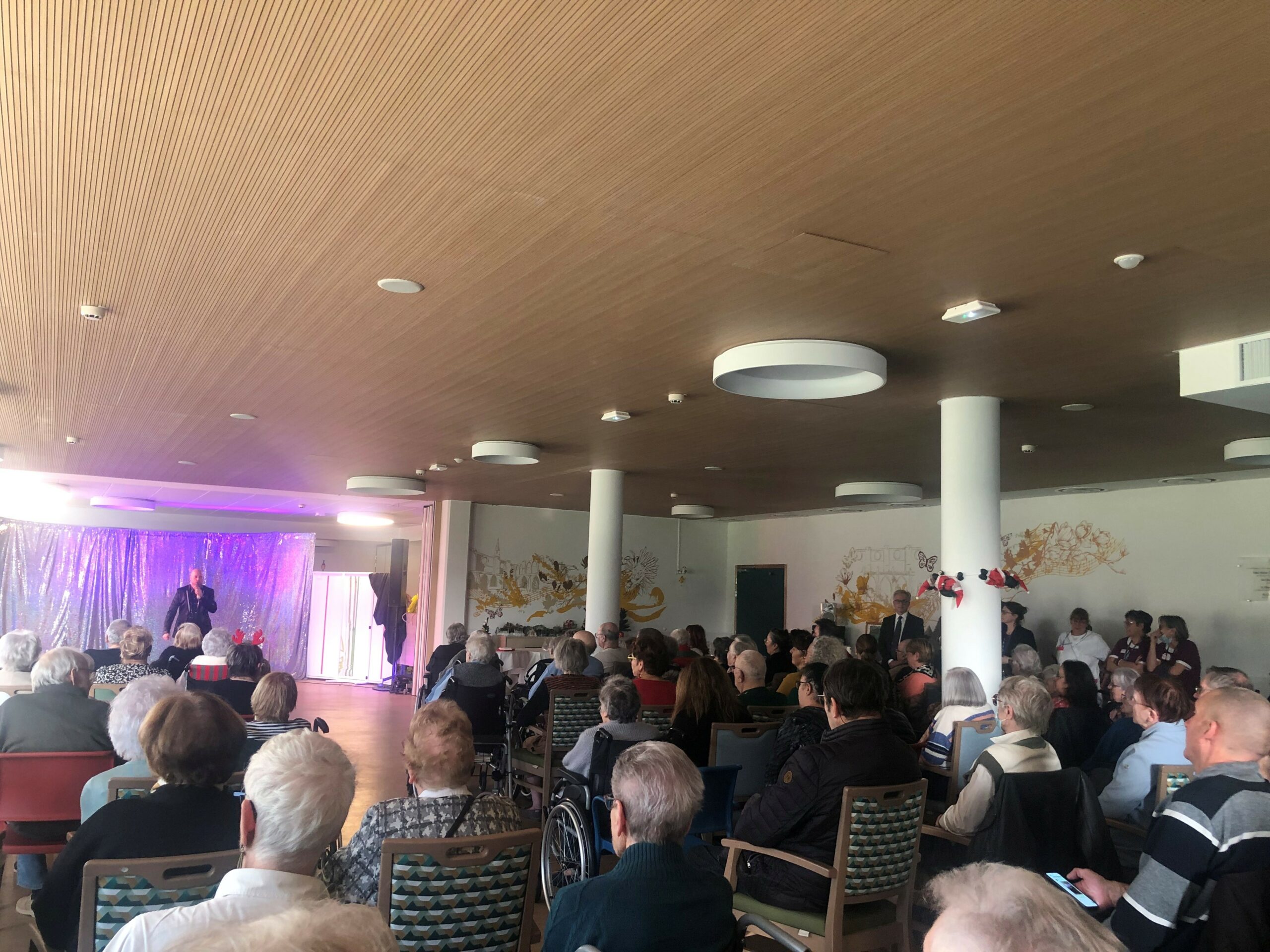Goûter-spectacle de Noël à l&rsquo;Ehpad : souvenirs en images